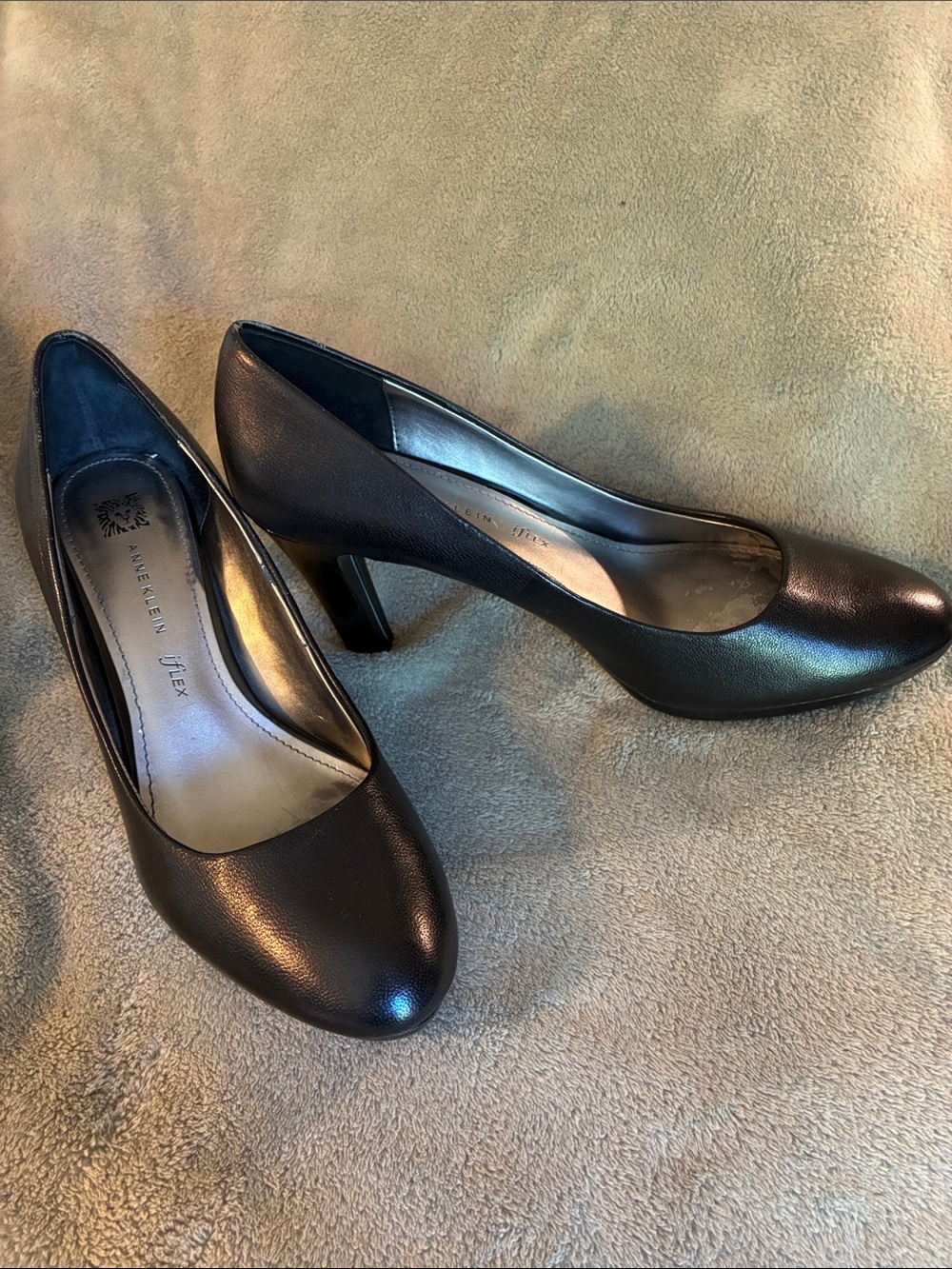 Anne Klein iflex- Classic Black Leather Heels- Size 8
